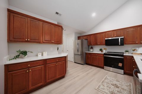 Tiny photo for 4213 Cobbler Road 14 #14, New Albany, OH 43054 (MLS # 226014631)
