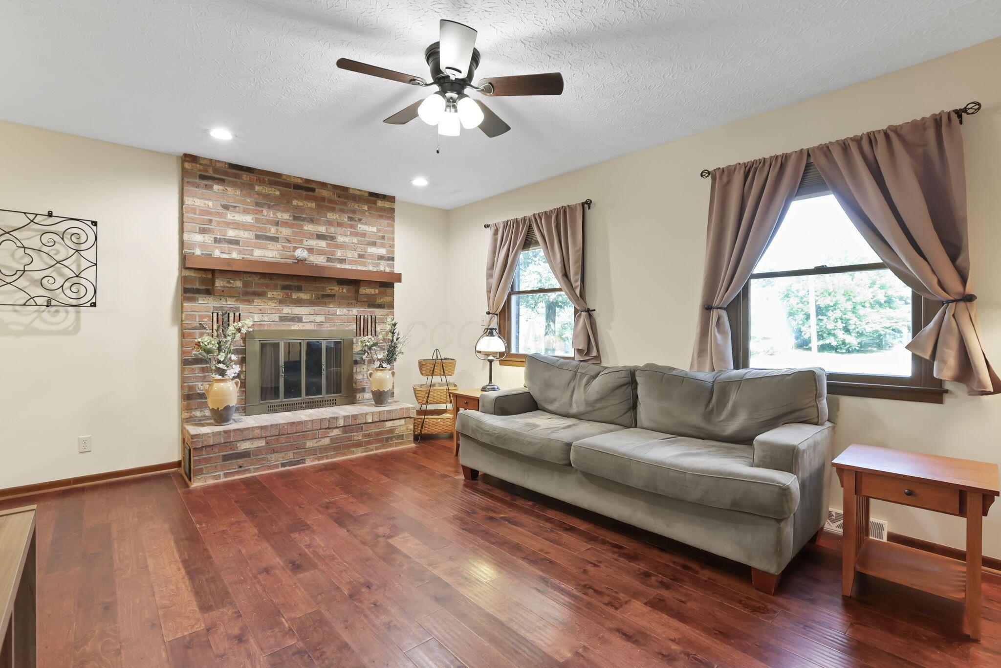 Marysville, Ohio 43040, United States, 4 Bedrooms Bedrooms, ,3 BathroomsBathrooms,Residential,Contingent,191923