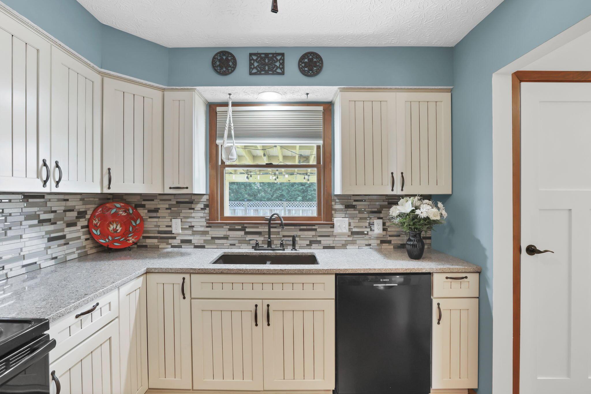 Marysville, Ohio 43040, United States, 4 Bedrooms Bedrooms, ,3 BathroomsBathrooms,Residential,Contingent,191923