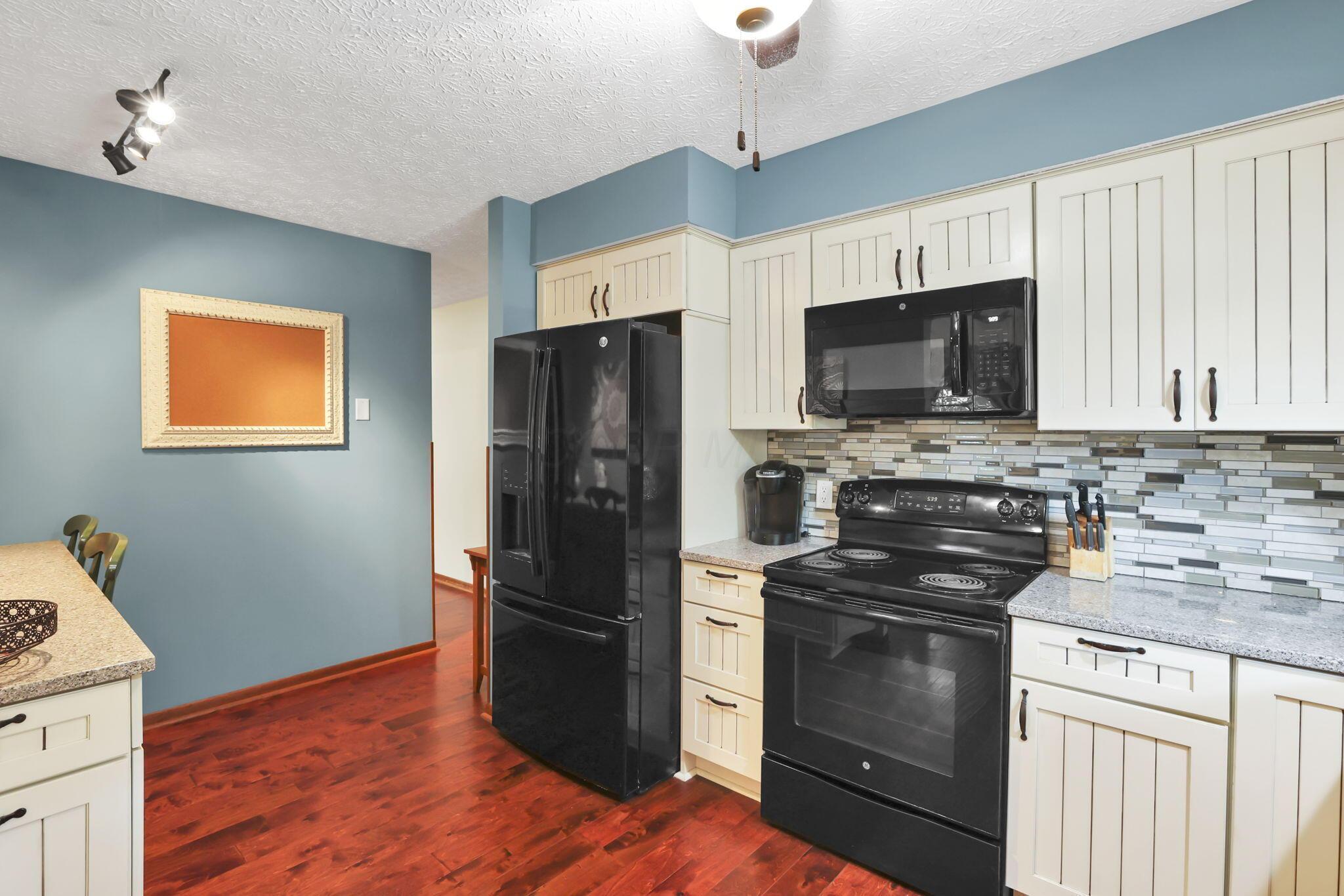 Marysville, Ohio 43040, United States, 4 Bedrooms Bedrooms, ,3 BathroomsBathrooms,Residential,Contingent,191923