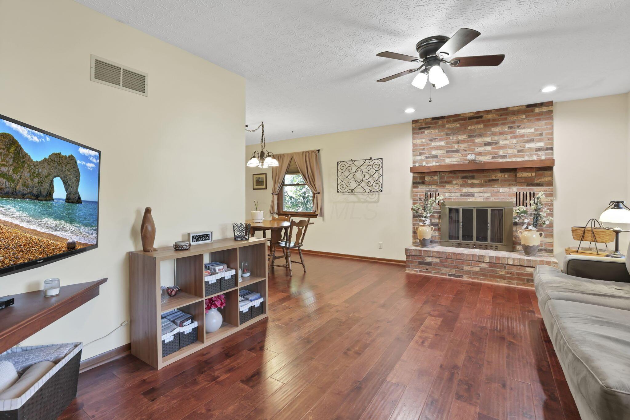 Marysville, Ohio 43040, United States, 4 Bedrooms Bedrooms, ,3 BathroomsBathrooms,Residential,Contingent,191923