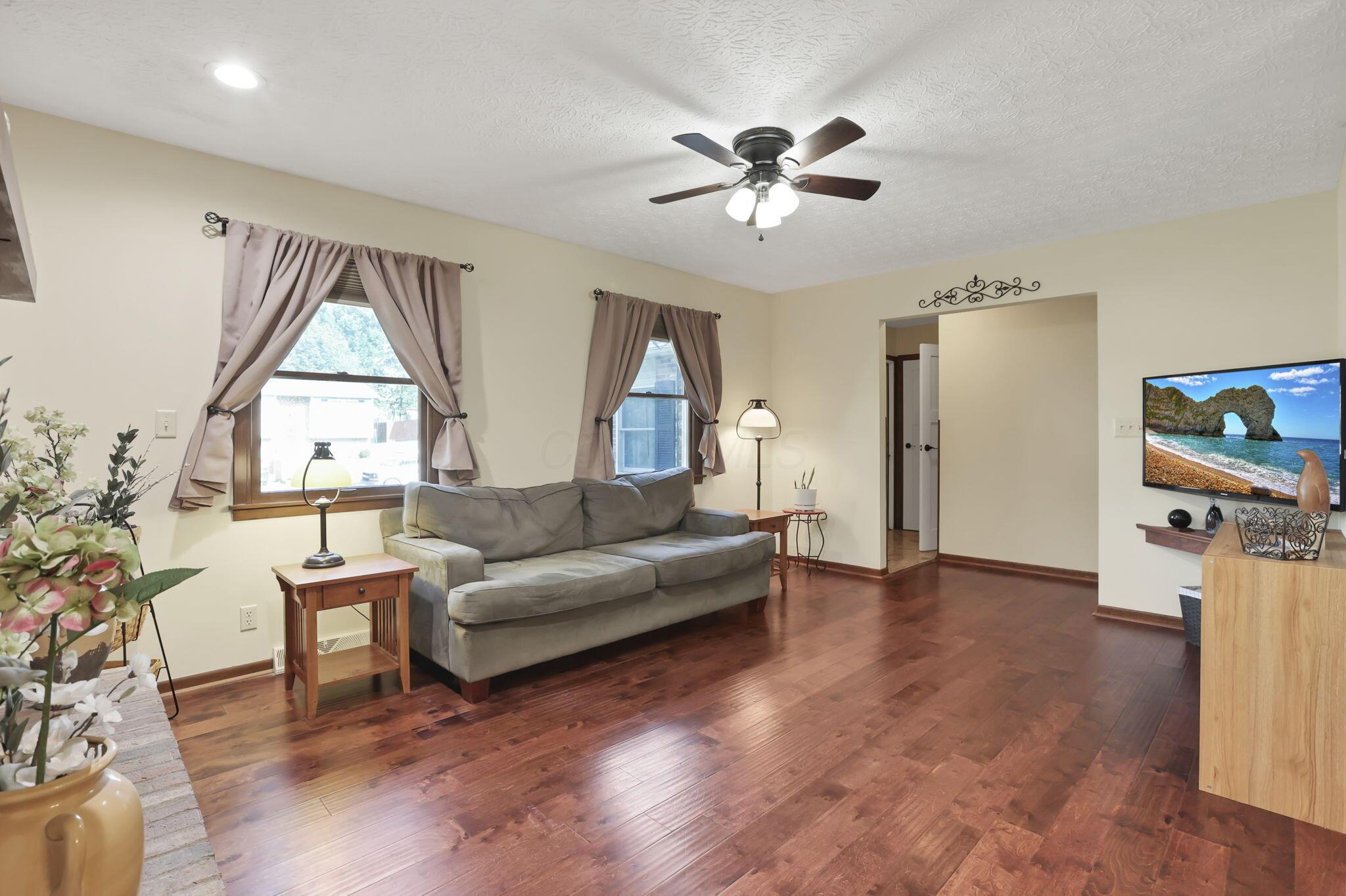 Marysville, Ohio 43040, United States, 4 Bedrooms Bedrooms, ,3 BathroomsBathrooms,Residential,Contingent,191923