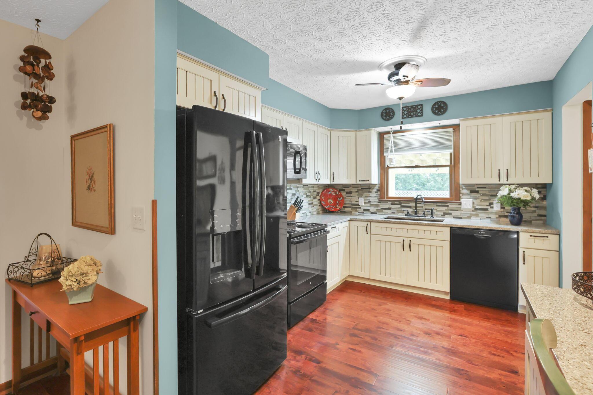 Marysville, Ohio 43040, United States, 4 Bedrooms Bedrooms, ,3 BathroomsBathrooms,Residential,Contingent,191923