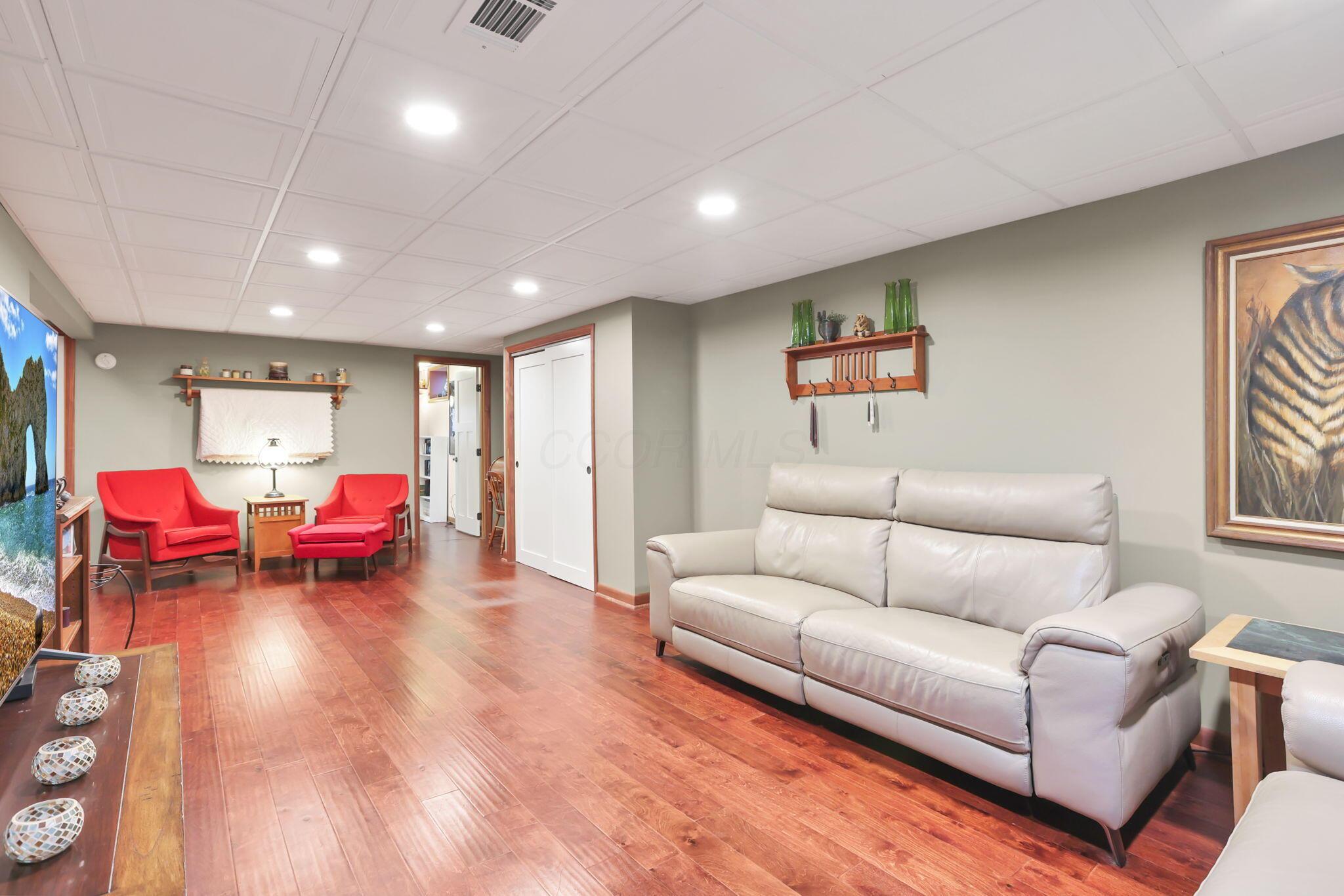 Marysville, Ohio 43040, United States, 4 Bedrooms Bedrooms, ,3 BathroomsBathrooms,Residential,Contingent,191923