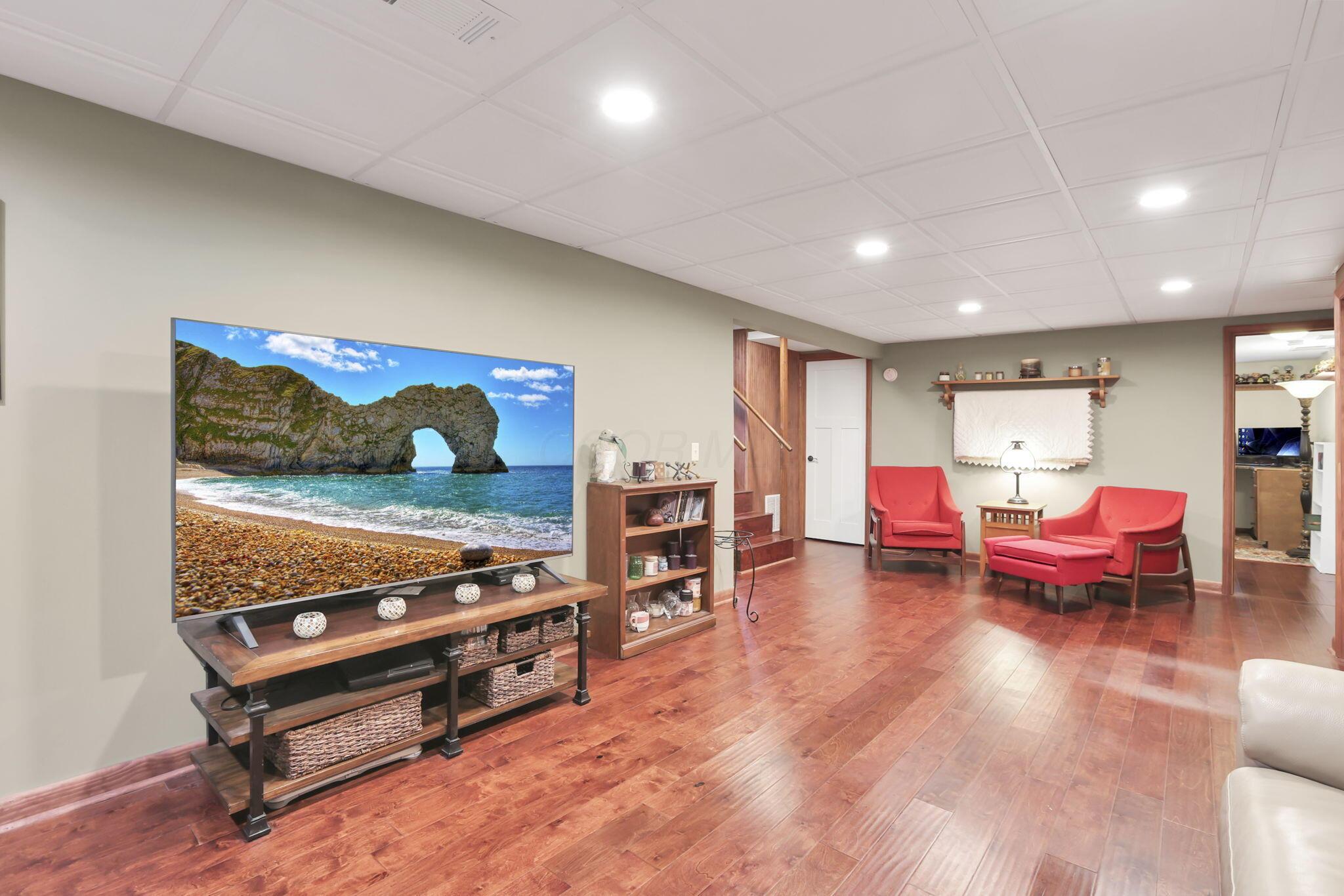 Marysville, Ohio 43040, United States, 4 Bedrooms Bedrooms, ,3 BathroomsBathrooms,Residential,Contingent,191923