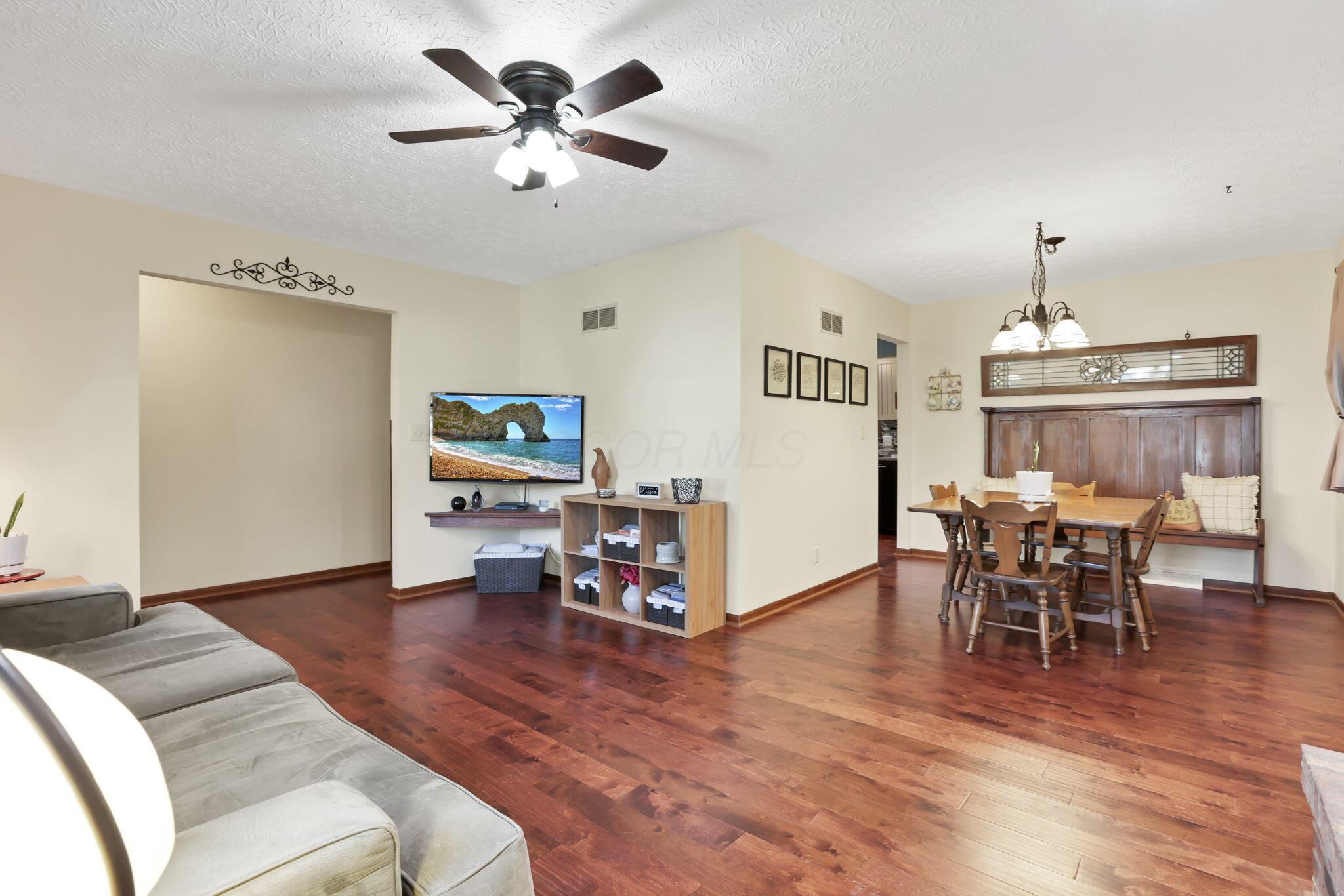 Marysville, Ohio 43040, United States, 4 Bedrooms Bedrooms, ,3 BathroomsBathrooms,Residential,Contingent,191923