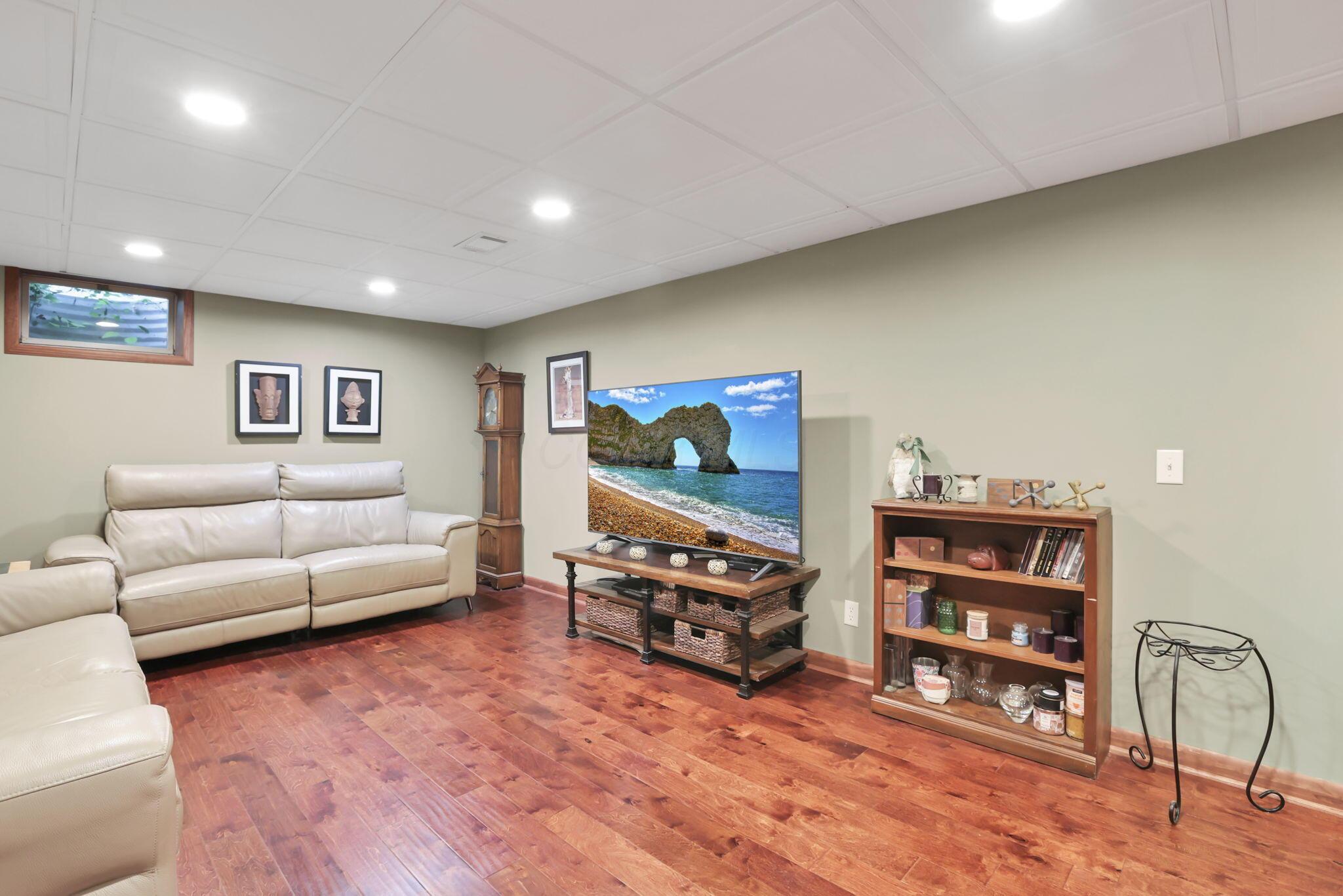 Marysville, Ohio 43040, United States, 4 Bedrooms Bedrooms, ,3 BathroomsBathrooms,Residential,Contingent,191923