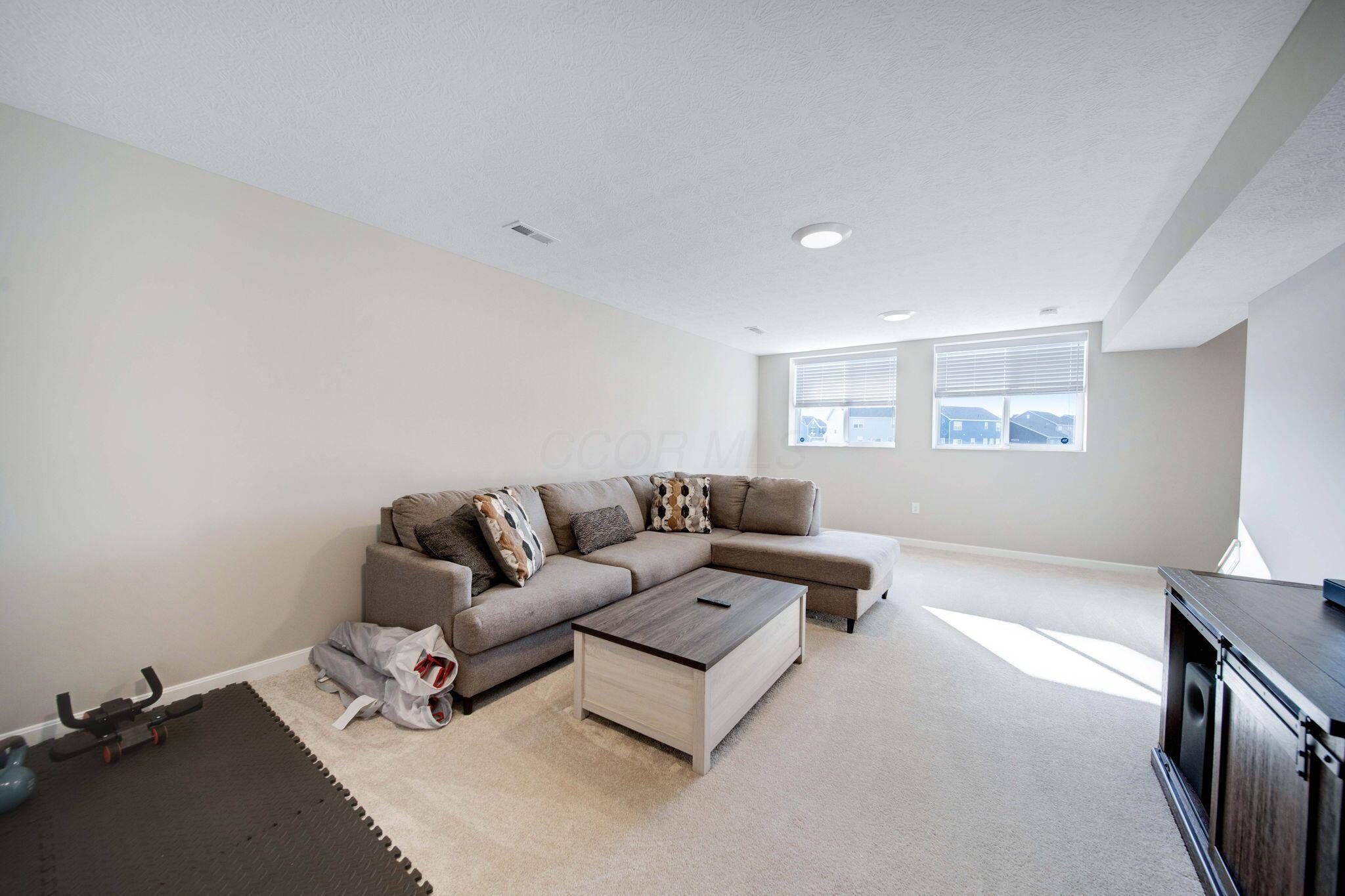 8129 Rhoderick Circle, Reynoldsburg, Ohio image 38