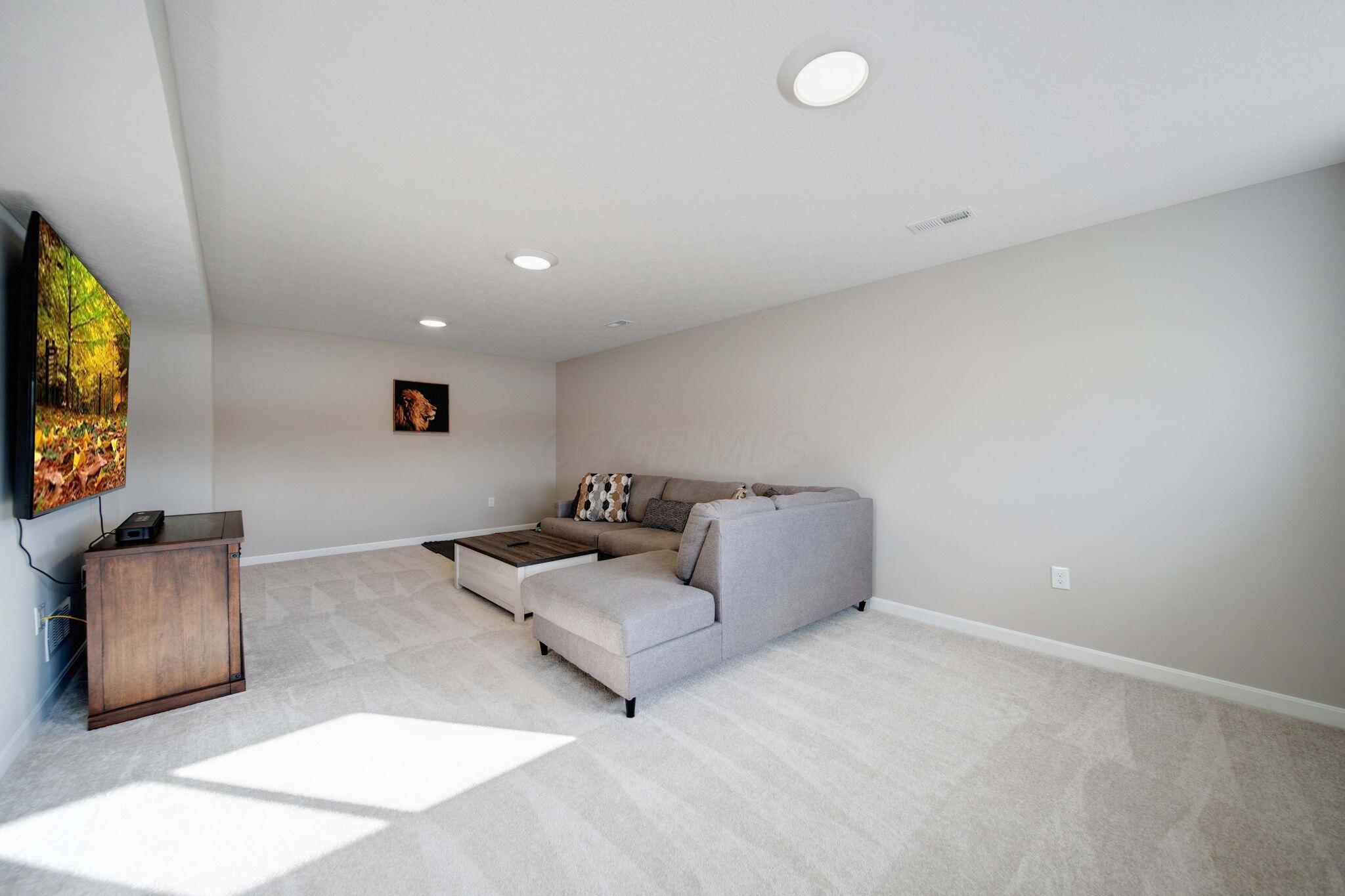 8129 Rhoderick Circle, Reynoldsburg, Ohio image 36