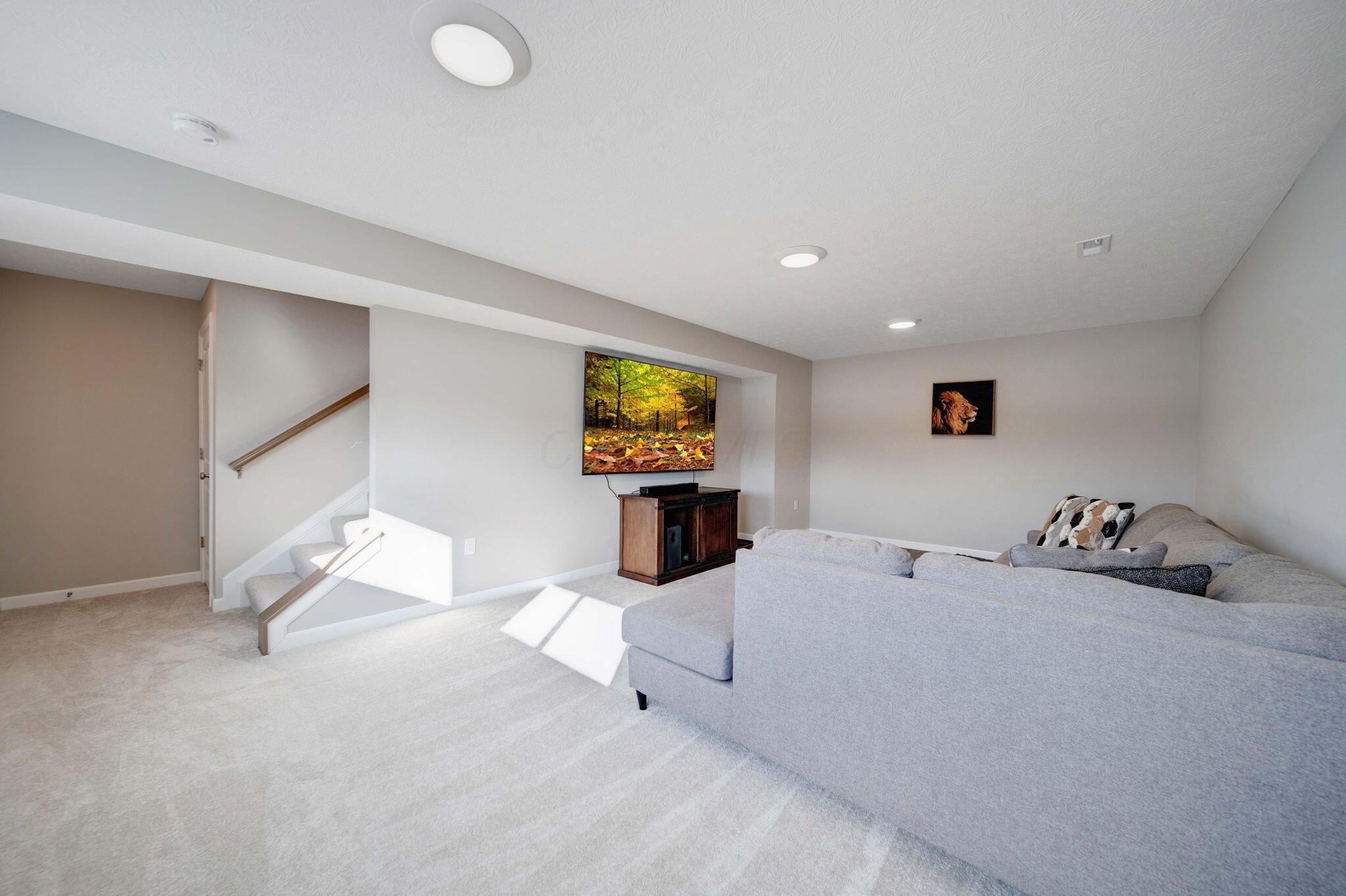 8129 Rhoderick Circle, Reynoldsburg, Ohio image 37