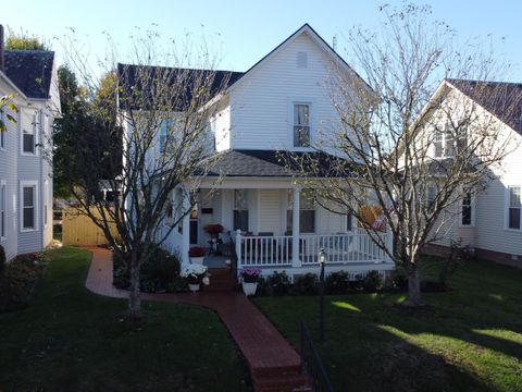 Photo of 608 E Mulberry Street, Lancaster, OH 43130 (MLS # 225039947)