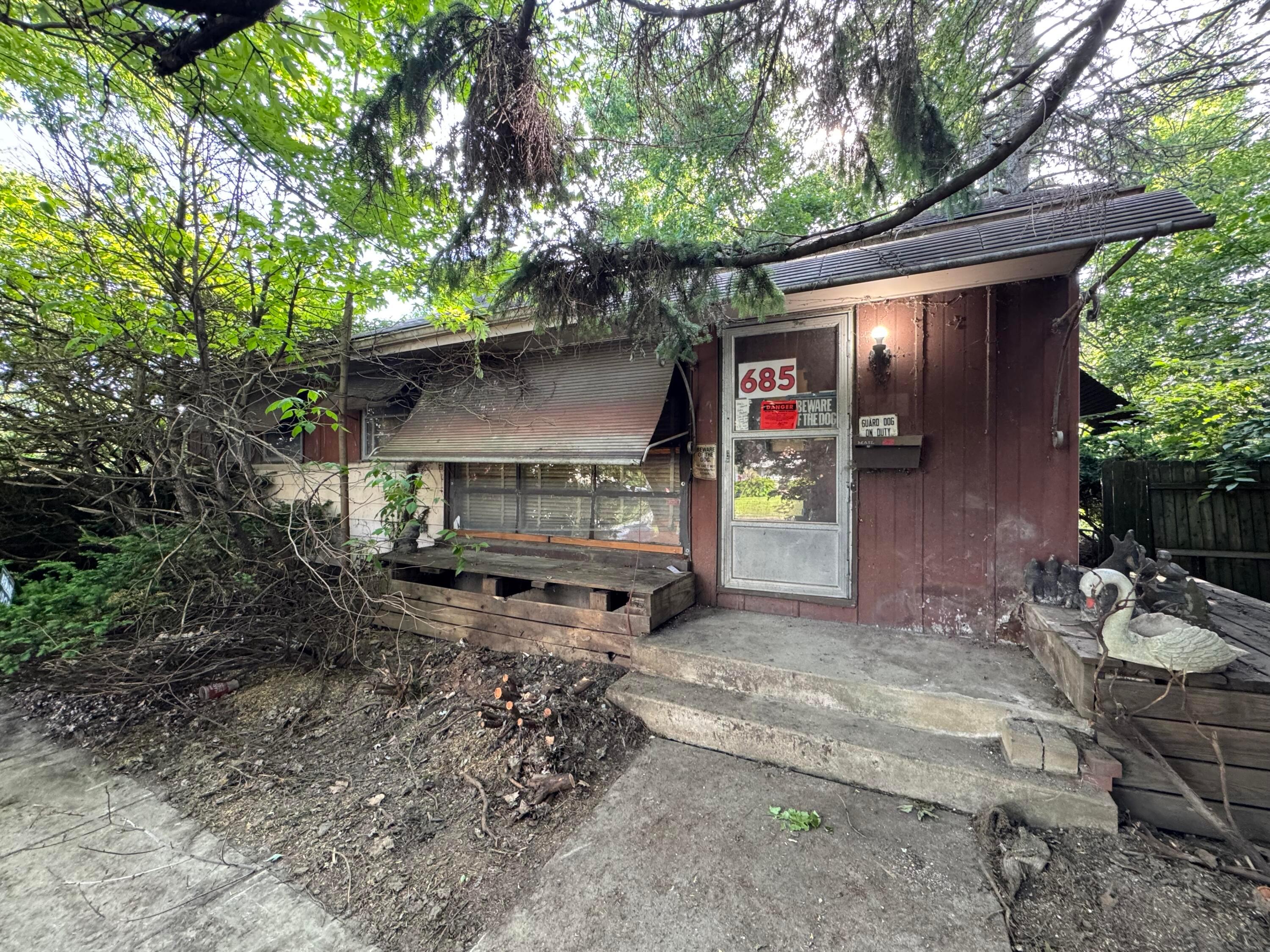 685 S James Road