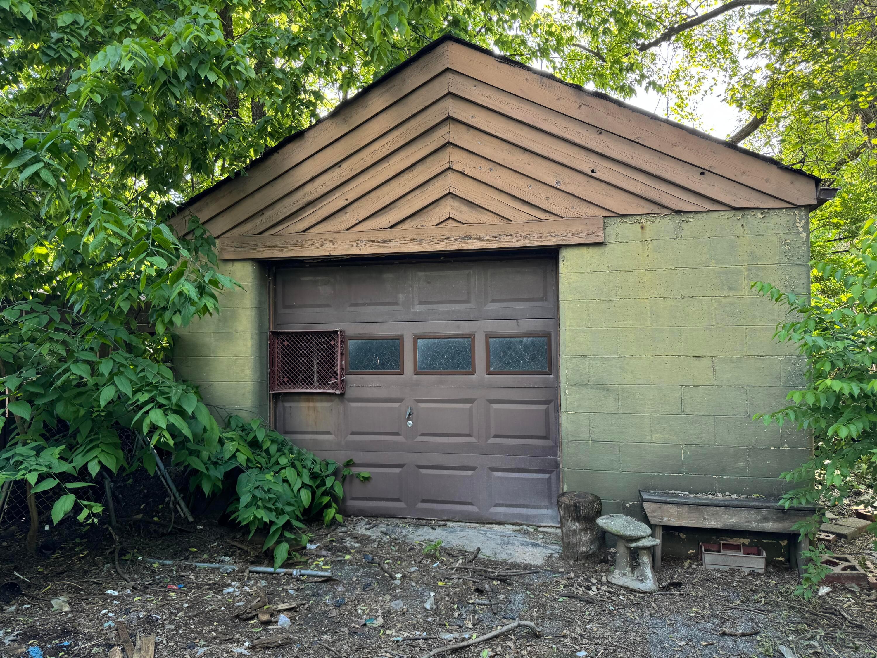 685 S James Road