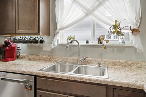 Tiny photo for 1613 Cowan Creek Drive, Marysville, OH 43040 (MLS # 226002949)