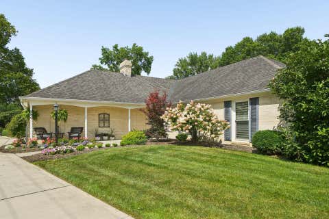 Tiny photo for 890 Lookout Point Drive, Columbus, OH 43235 (MLS # 226029207)