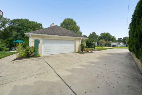 Tiny photo for 890 Lookout Point Drive, Columbus, OH 43235 (MLS # 226029207)