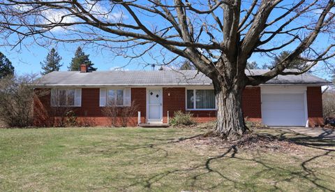 Photo of 1740 Emerson Drive, Mansfield, OH 44904 (MLS # 225045489)