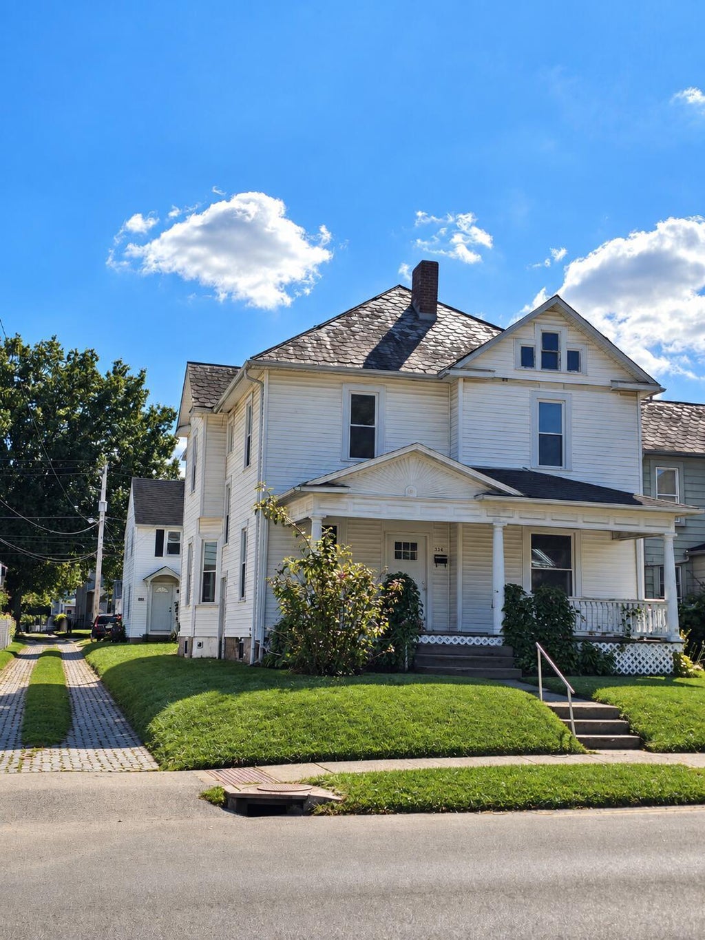 Photo of 324 E 6th Avenue, Lancaster, OH 43130 (MLS # 226037262)