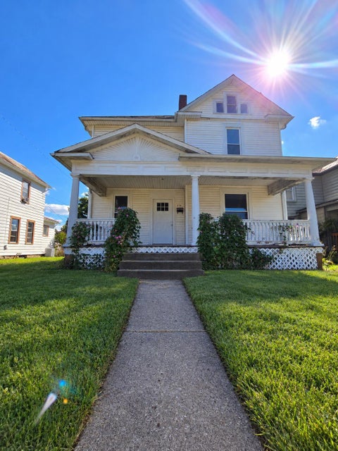 Photo of 324 E 6th Avenue, Lancaster, OH 43130 (MLS # 226037262)