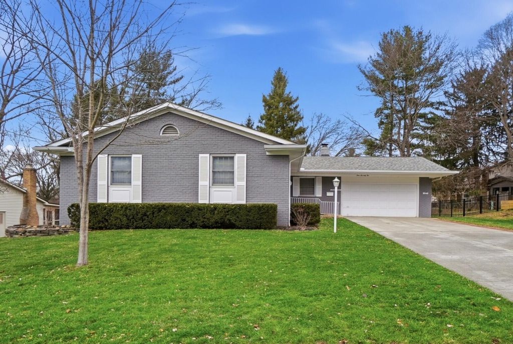 Photo of 472 Blandings Court, Worthington, OH 43085 (MLS # 225045996)