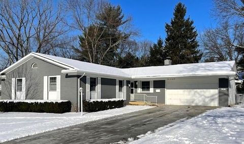 Photo of 472 Blandings Court, Worthington, OH 43085 (MLS # 225045996)