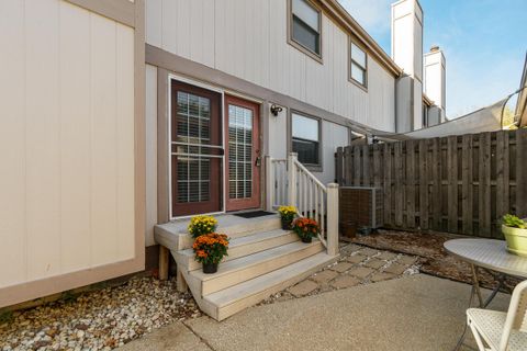 Tiny photo for 6207 Roxburgh Court 16D #16D, Columbus, OH 43213 (MLS # 225039524)