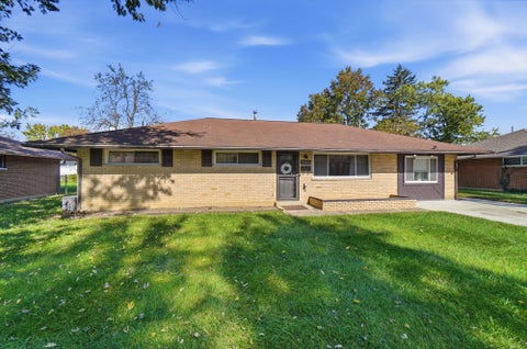 Photo of 3466 Roswell Drive, Columbus, OH 43227 (MLS # 226039077)