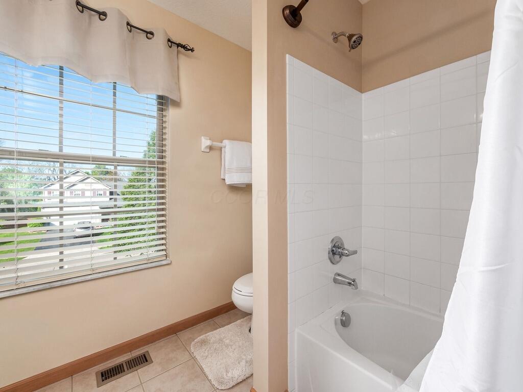 8088 Reynoldswood Drive, Reynoldsburg, Ohio image 26