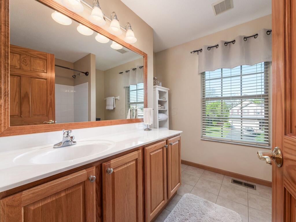 8088 Reynoldswood Drive, Reynoldsburg, Ohio image 25