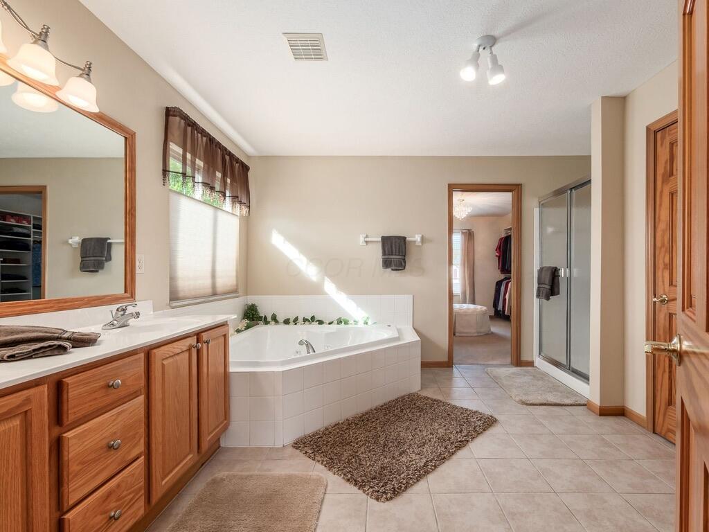 8088 Reynoldswood Drive, Reynoldsburg, Ohio image 19