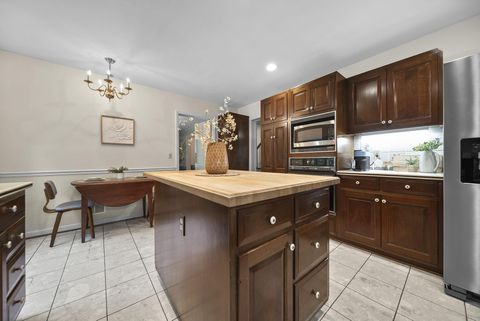 Tiny photo for 301 Belleview Avenue, Chillicothe, OH 45601 (MLS # 226018739)