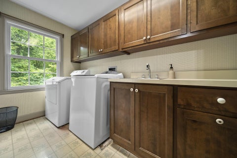 Tiny photo for 301 Belleview Avenue, Chillicothe, OH 45601 (MLS # 226018739)
