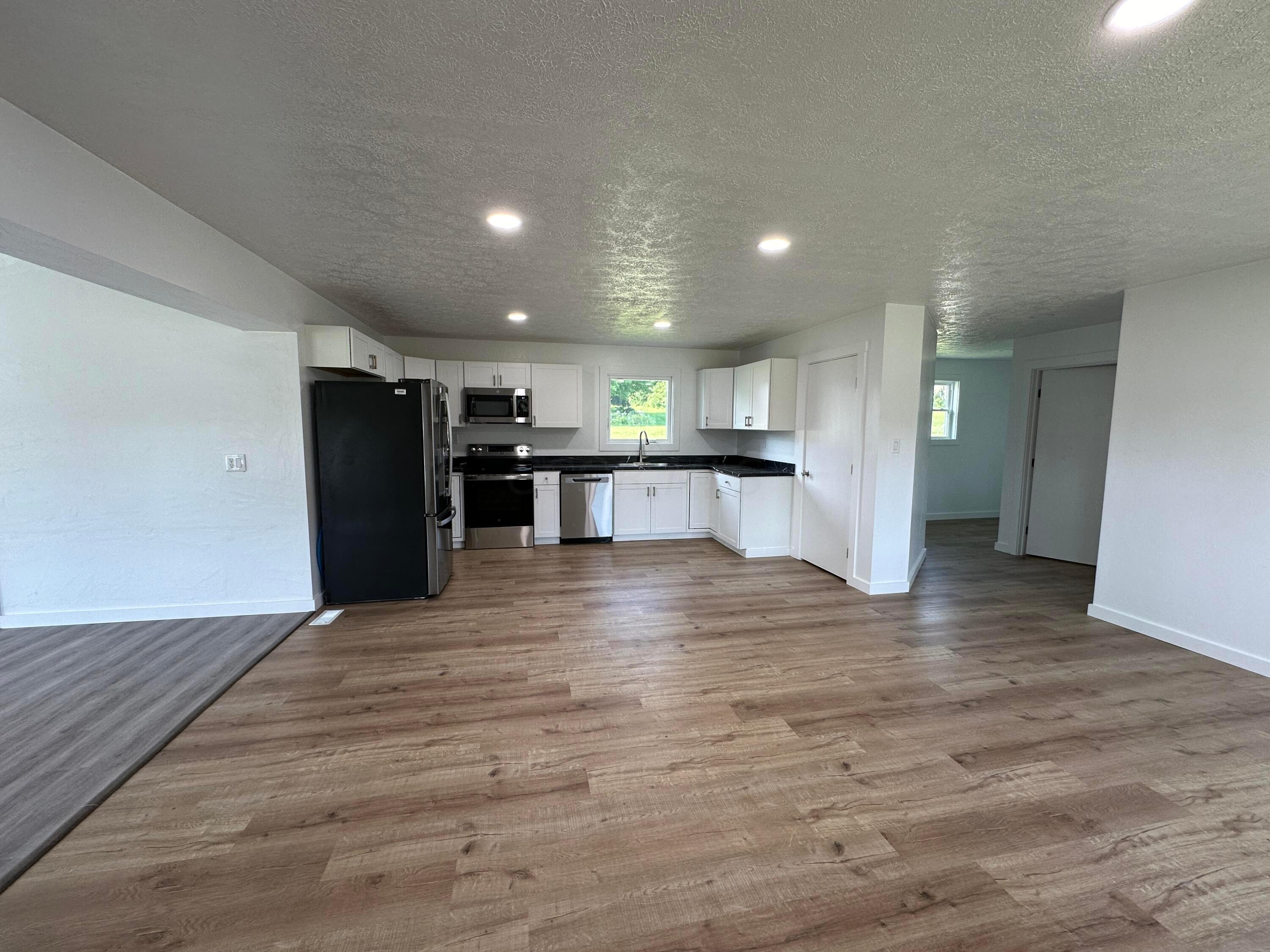 1347 Homer Road, Utica, Ohio image 2