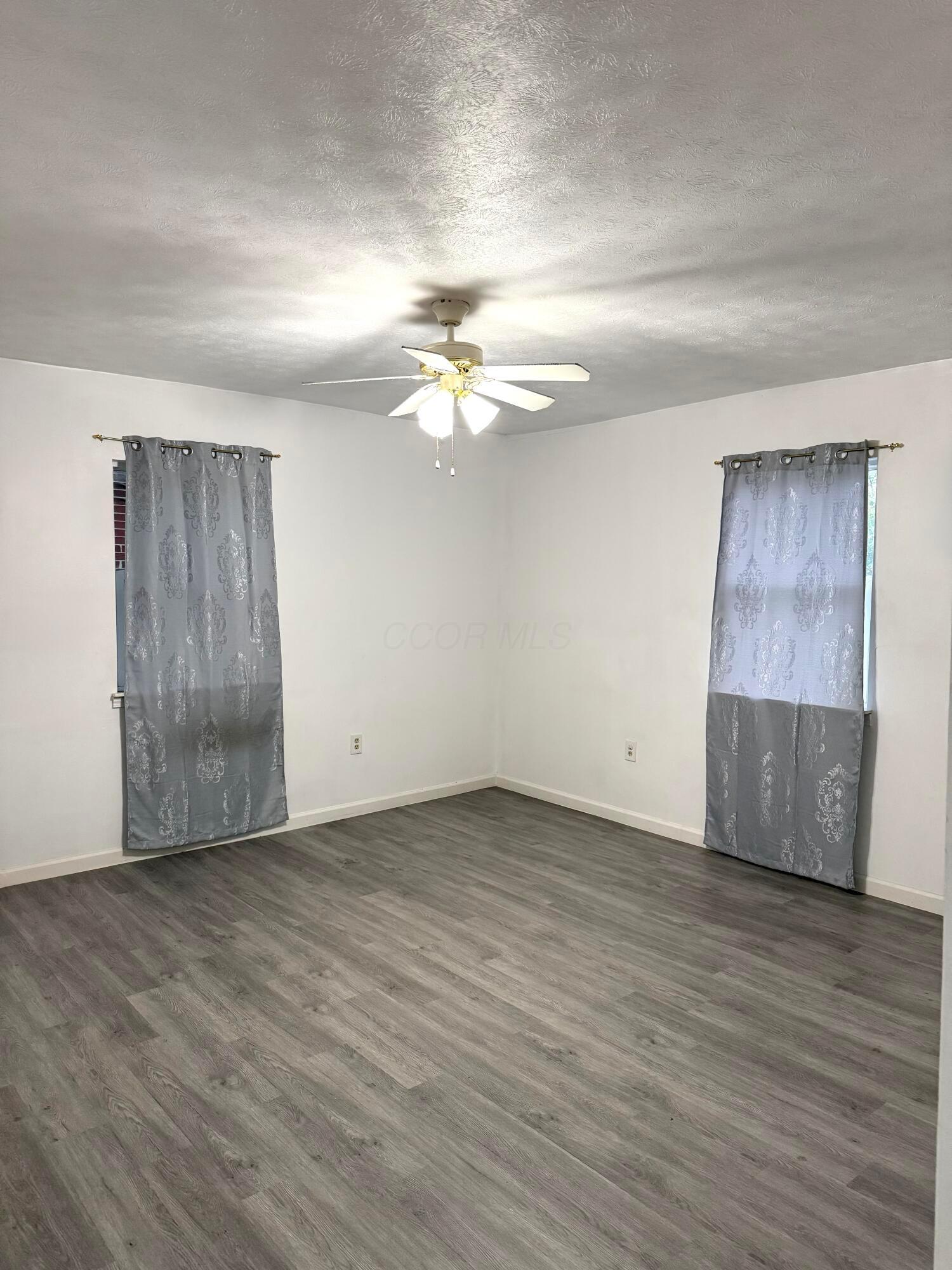 100 S Oakley Avenue