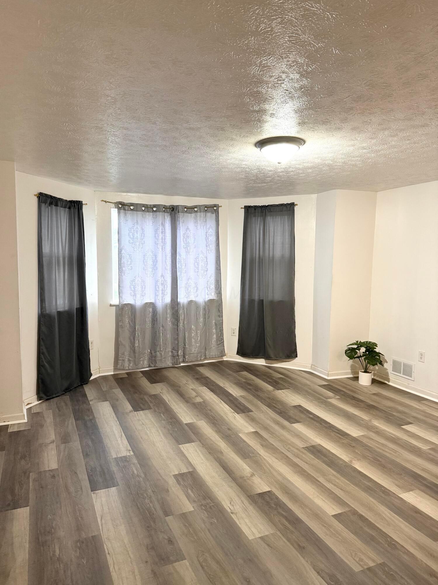 100 S Oakley Avenue