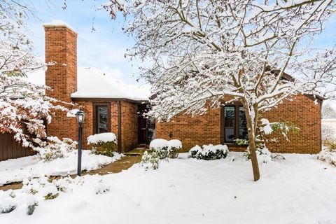 Tiny photo for 4765 Coach Road, Columbus, OH 43220 (MLS # 225044787)
