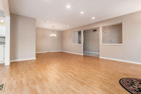 Tiny photo for 4765 Coach Road, Columbus, OH 43220 (MLS # 225044787)