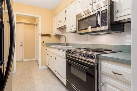 Tiny photo for 4765 Coach Road, Columbus, OH 43220 (MLS # 225044787)