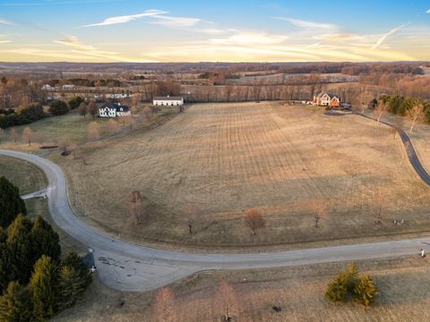 Photo of 135 Glyn Carin Lane, Granville, OH 43023 (MLS # 225009461)