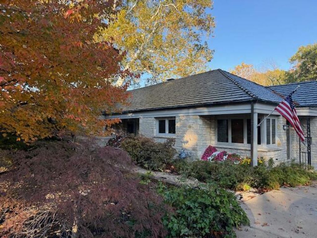 Photo of 208 Tucker Drive, Worthington, OH 43085 (MLS # 225041630)