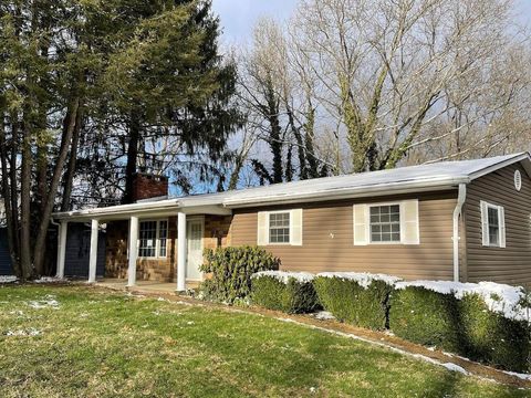 Photo of 330 Walnut Hills Drive, Zanesville, OH 43701 (MLS # 226008109)