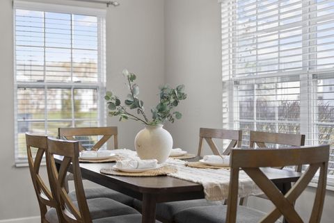 Tiny photo for 5901 Blackbird Way, Lewis Center, OH 43035 (MLS # 225045566)