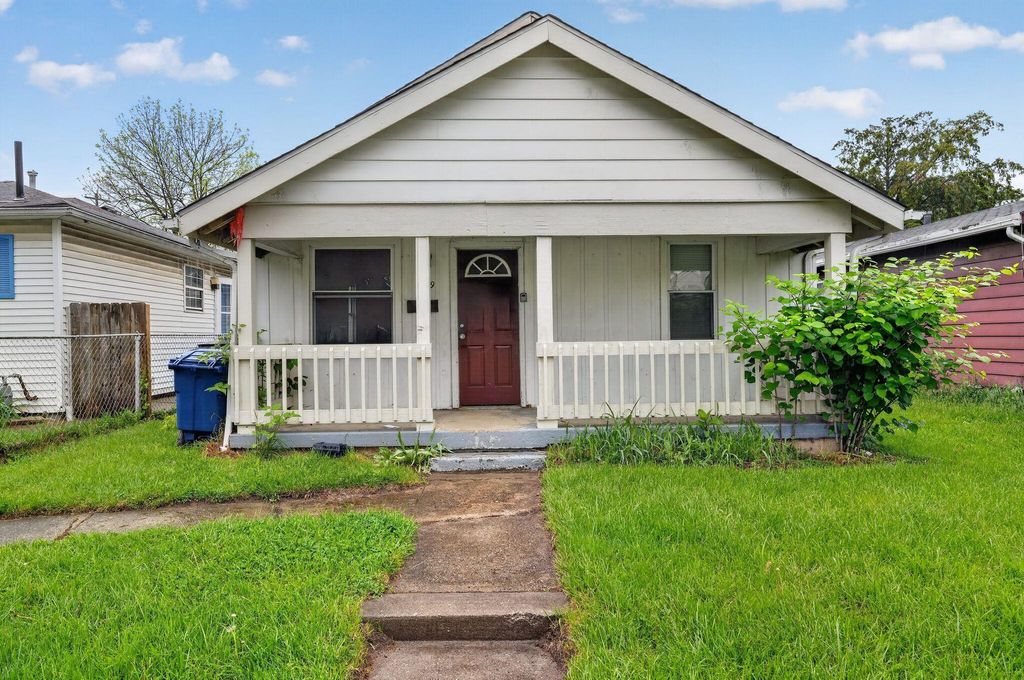 Photo of 679 Dexter Avenue, Columbus, OH 43204 (MLS # 226017335)
