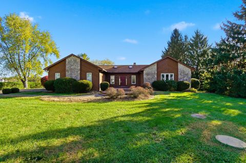 Photo of 900 Amity Road, Galloway, OH 43119 (MLS # 225041008) Photo of 900 Amity Road, Galloway, OH 43119 (MLS # 225041008)