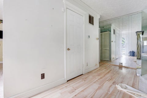 Tiny photo for 2992 Fairwood Avenue, Columbus, OH 43207 (MLS # 226039585)