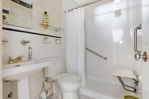 Tiny photo for 2992 Fairwood Avenue, Columbus, OH 43207 (MLS # 226039585)