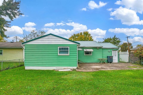 Tiny photo for 2992 Fairwood Avenue, Columbus, OH 43207 (MLS # 226039585)