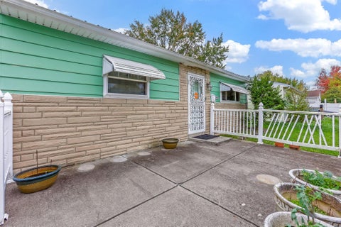 Tiny photo for 2992 Fairwood Avenue, Columbus, OH 43207 (MLS # 226039585)