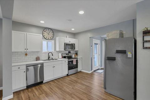 Tiny photo for 392 Arlington Avenue, Newark, OH 43055 (MLS # 225045180)