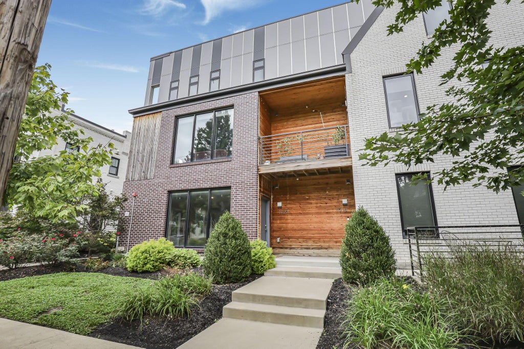 Photo of 1020 Pennsylvania Avenue, Columbus, OH 43201 (MLS # 226035975)